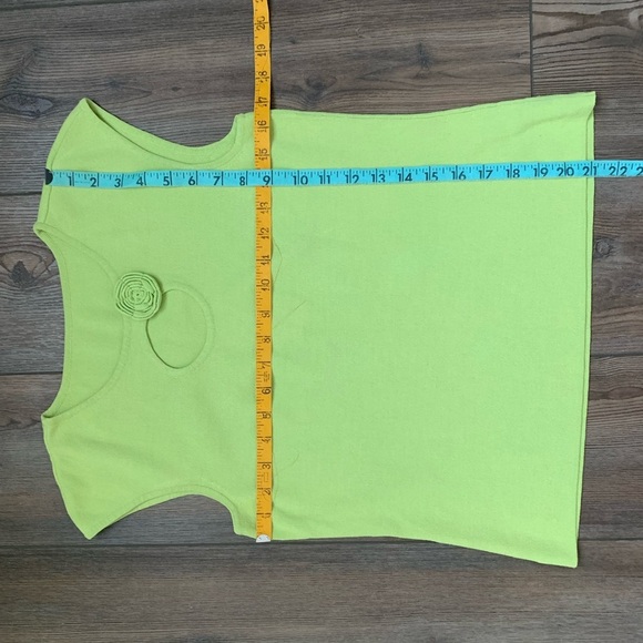 Lime Green Sleeveless Top with Floral Accent - Picture 4 of 4